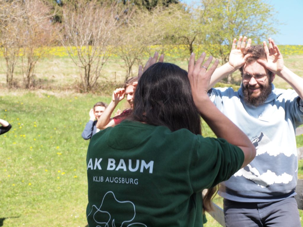 Warm-Up an der frischen Luft ehe es wieder weit geht