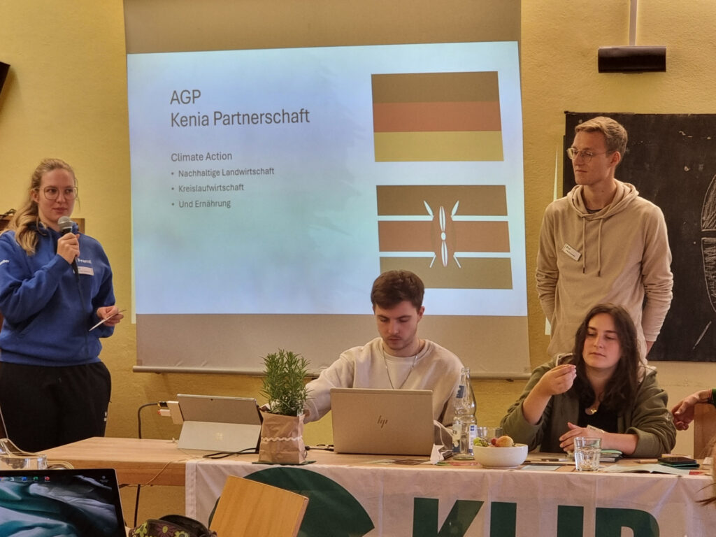 Franzi berichtet von der Arbeitsgruppe Partnerschaft und dem Besuch aus Kenia im Sommer.